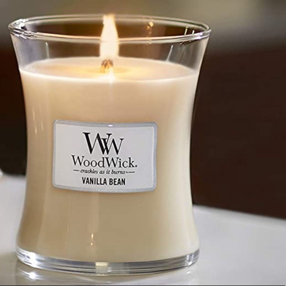 Vanilla Bean Woodwick Candle - Picture 2 of 4